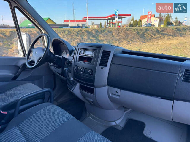 Белый Мерседес Sprinter, объемом двигателя 0 л и пробегом 266 тыс. км за 13600 $, фото 3 на Automoto.ua