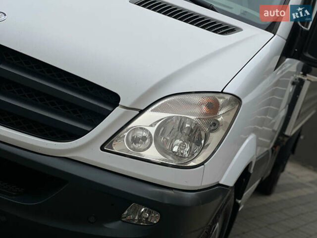 Белый Мерседес Sprinter, объемом двигателя 2.2 л и пробегом 320 тыс. км за 18400 $, фото 4 на Automoto.ua