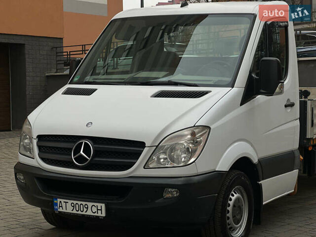Белый Мерседес Sprinter, объемом двигателя 2.2 л и пробегом 320 тыс. км за 18400 $, фото 3 на Automoto.ua