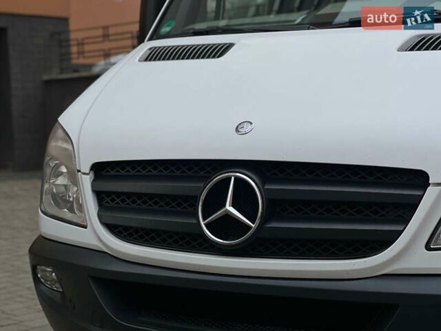 Белый Мерседес Sprinter, объемом двигателя 2.2 л и пробегом 320 тыс. км за 18400 $, фото 5 на Automoto.ua
