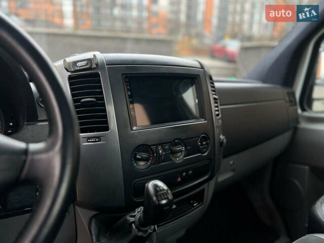 Белый Мерседес Sprinter, объемом двигателя 2.2 л и пробегом 320 тыс. км за 18400 $, фото 19 на Automoto.ua
