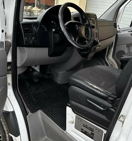 Белый Мерседес Sprinter, объемом двигателя 2.14 л и пробегом 350 тыс. км за 19000 $, фото 6 на Automoto.ua