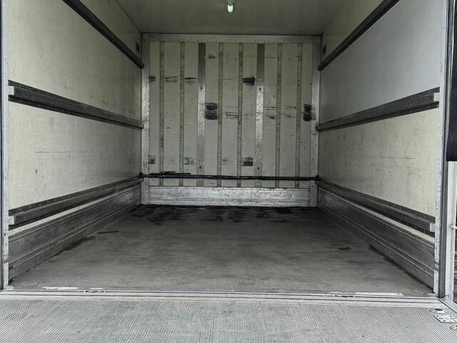 Белый Мерседес Sprinter, объемом двигателя 2.7 л и пробегом 470 тыс. км за 25500 $, фото 12 на Automoto.ua