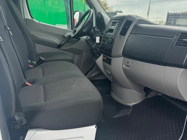 Белый Мерседес Sprinter, объемом двигателя 2.2 л и пробегом 215 тыс. км за 26500 $, фото 5 на Automoto.ua