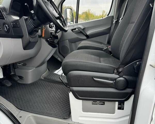 Белый Мерседес Sprinter, объемом двигателя 0 л и пробегом 139 тыс. км за 27900 $, фото 18 на Automoto.ua