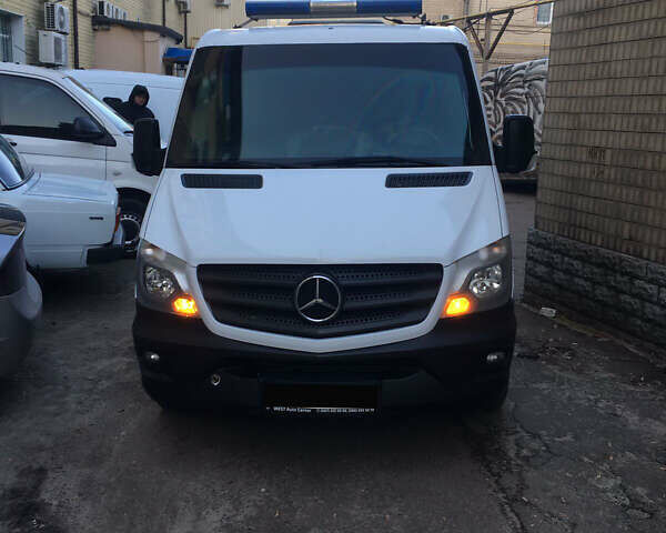 Белый Мерседес Sprinter, объемом двигателя 2.2 л и пробегом 176 тыс. км за 58000 $, фото 4 на Automoto.ua