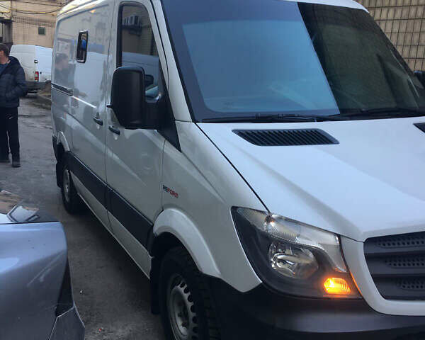 Белый Мерседес Sprinter, объемом двигателя 2.2 л и пробегом 176 тыс. км за 58000 $, фото 6 на Automoto.ua