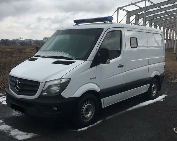 Белый Мерседес Sprinter, объемом двигателя 2.2 л и пробегом 176 тыс. км за 58000 $, фото 1 на Automoto.ua