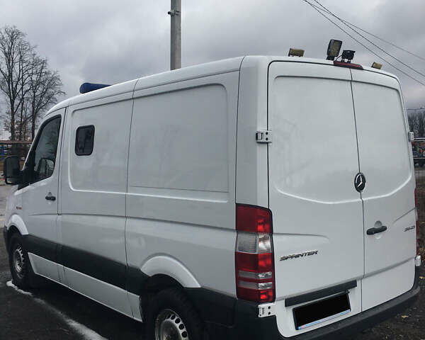 Белый Мерседес Sprinter, объемом двигателя 2.2 л и пробегом 176 тыс. км за 58000 $, фото 8 на Automoto.ua