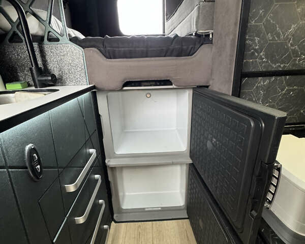 Белый Мерседес Sprinter, объемом двигателя 2.14 л и пробегом 253 тыс. км за 53000 $, фото 48 на Automoto.ua