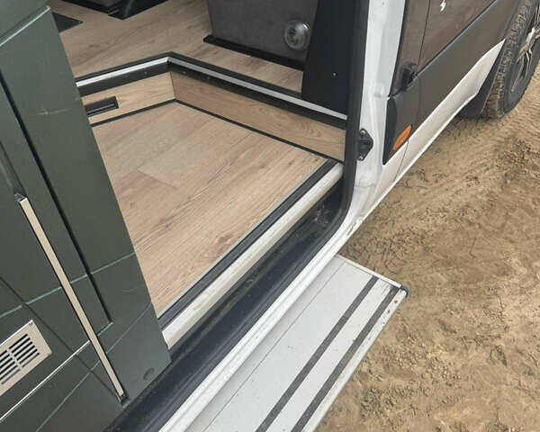 Белый Мерседес Sprinter, объемом двигателя 2.14 л и пробегом 253 тыс. км за 53000 $, фото 8 на Automoto.ua