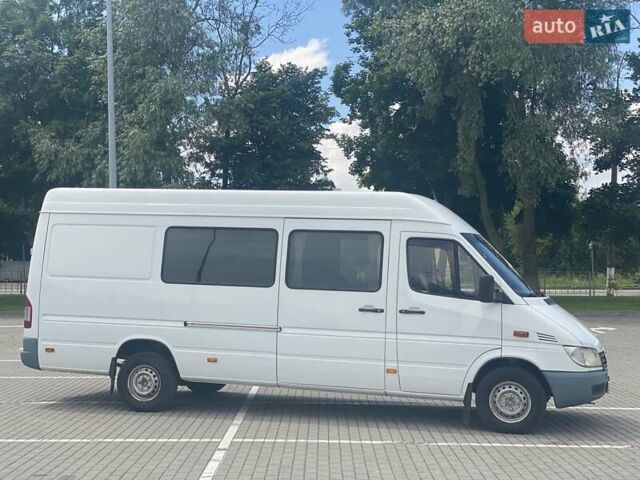 Белый Мерседес Sprinter, объемом двигателя 2.2 л и пробегом 480 тыс. км за 12000 $, фото 3 на Automoto.ua