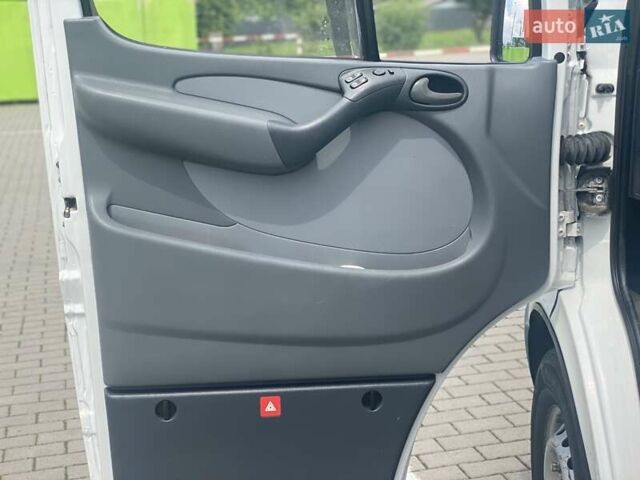 Белый Мерседес Sprinter, объемом двигателя 2.2 л и пробегом 480 тыс. км за 12000 $, фото 23 на Automoto.ua