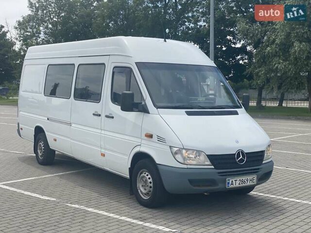 Белый Мерседес Sprinter, объемом двигателя 2.2 л и пробегом 480 тыс. км за 12000 $, фото 2 на Automoto.ua