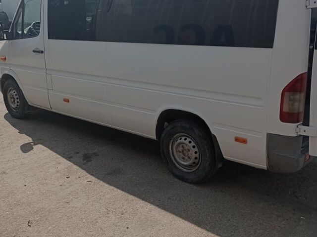 Белый Мерседес Sprinter, объемом двигателя 2.2 л и пробегом 500 тыс. км за 5523 $, фото 3 на Automoto.ua