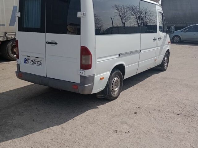 Белый Мерседес Sprinter, объемом двигателя 2.2 л и пробегом 500 тыс. км за 5523 $, фото 2 на Automoto.ua