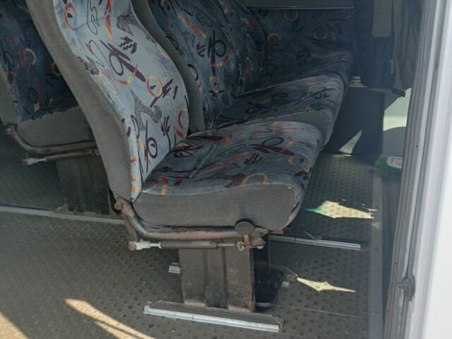 Белый Мерседес Sprinter, объемом двигателя 2.2 л и пробегом 500 тыс. км за 5523 $, фото 8 на Automoto.ua