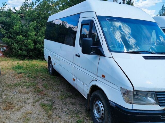 Белый Мерседес Sprinter, объемом двигателя 0 л и пробегом 700 тыс. км за 3360 $, фото 2 на Automoto.ua