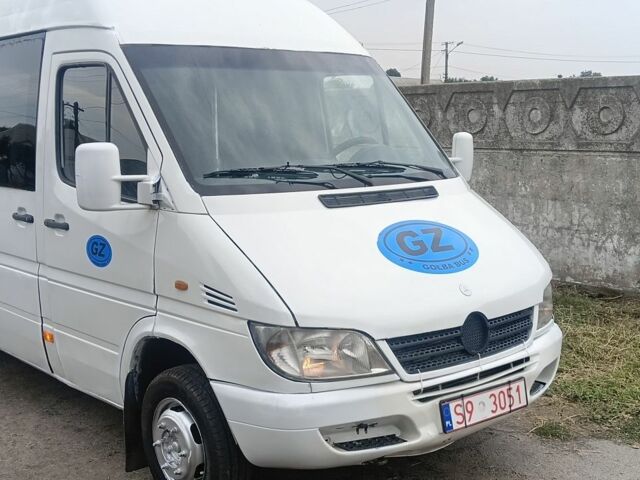 Белый Мерседес Sprinter, объемом двигателя 0 л и пробегом 200 тыс. км за 3989 $, фото 1 на Automoto.ua
