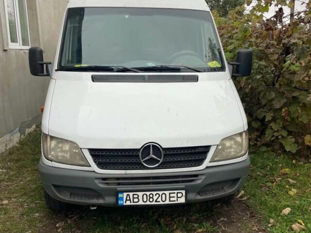 Белый Мерседес Sprinter, объемом двигателя 2.2 л и пробегом 500 тыс. км за 8505 $, фото 2 на Automoto.ua