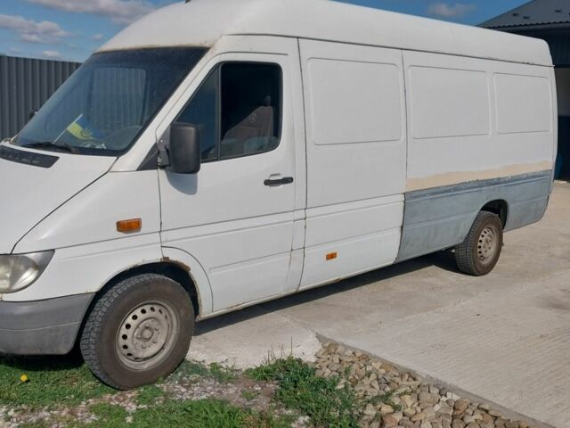 Белый Мерседес Sprinter, объемом двигателя 3 л и пробегом 356 тыс. км за 4378 $, фото 3 на Automoto.ua
