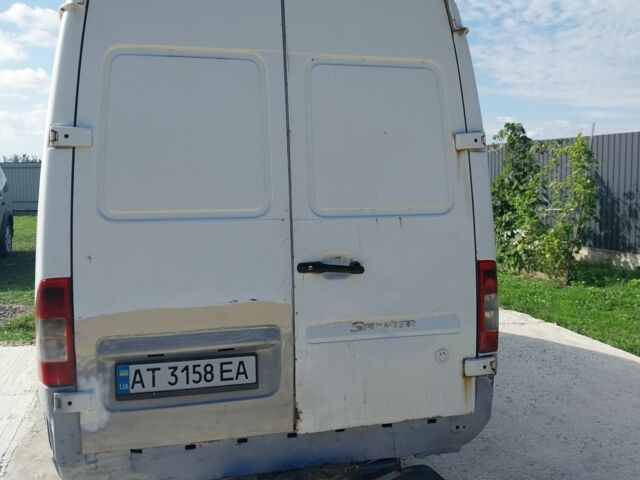 Белый Мерседес Sprinter, объемом двигателя 3 л и пробегом 356 тыс. км за 4378 $, фото 2 на Automoto.ua