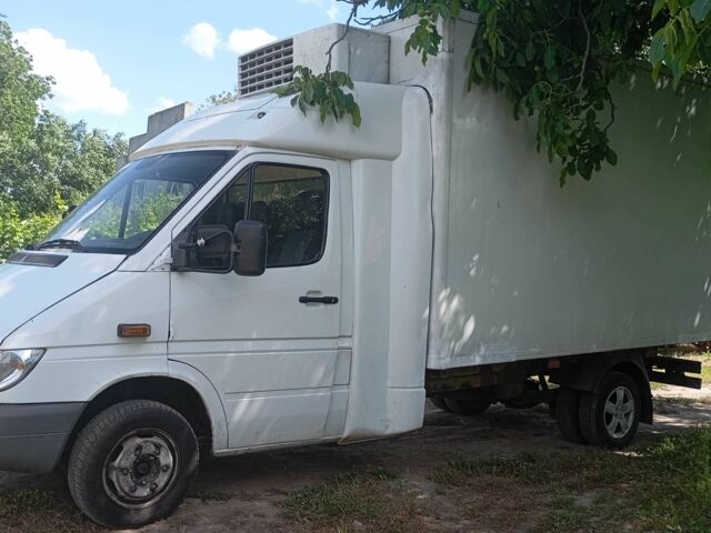 Белый Мерседес Sprinter, объемом двигателя 2.1 л и пробегом 520 тыс. км за 7191 $, фото 3 на Automoto.ua