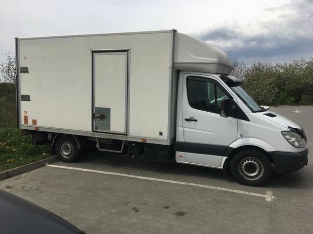 Белый Мерседес Sprinter, объемом двигателя 3 л и пробегом 310 тыс. км за 875000 $, фото 1 на Automoto.ua