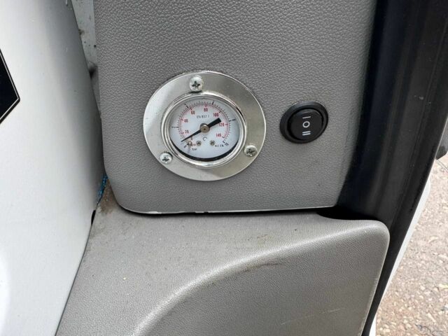 Білий Мерседес Sprinter, об'ємом двигуна 2 л та пробігом 355 тис. км за 18500 $, фото 6 на Automoto.ua