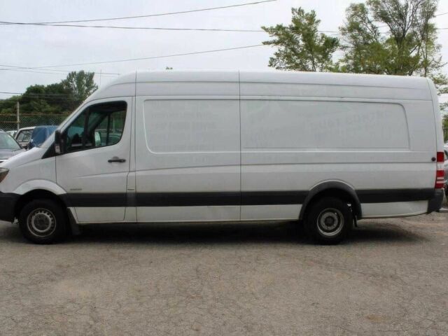 Белый Мерседес Sprinter, объемом двигателя 2.1 л и пробегом 73 тыс. км за 10885 $, фото 3 на Automoto.ua