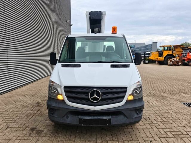 Белый Мерседес Sprinter, объемом двигателя 2.2 л и пробегом 46 тыс. км за 25689 $, фото 2 на Automoto.ua
