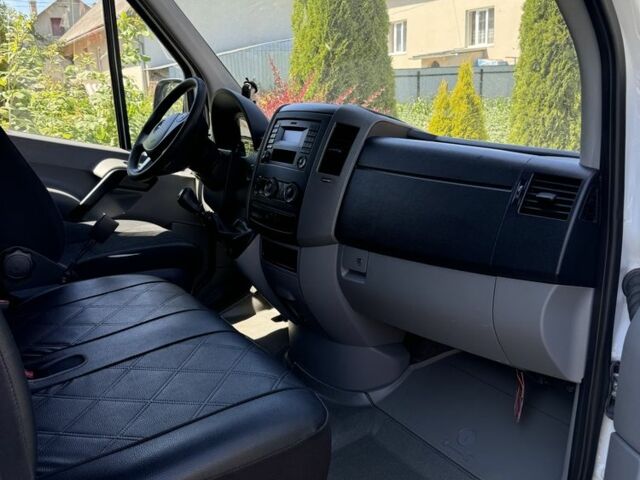 Белый Мерседес Sprinter, объемом двигателя 2.1 л и пробегом 450 тыс. км за 16802 $, фото 2 на Automoto.ua