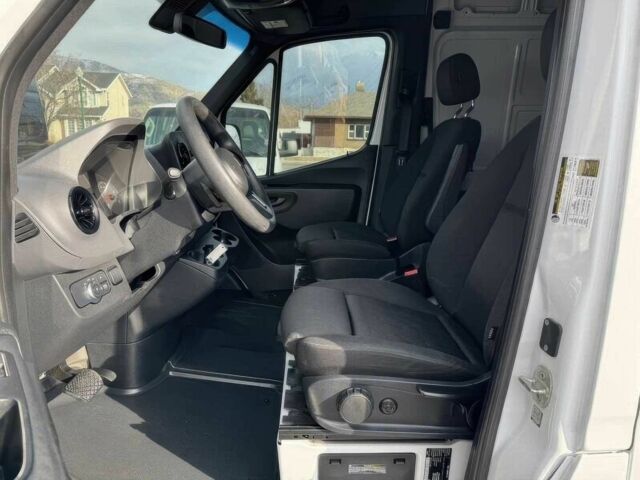 Белый Мерседес Sprinter, объемом двигателя 0 л и пробегом 38 тыс. км за 12000 $, фото 10 на Automoto.ua