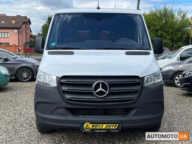 Белый Мерседес Sprinter, объемом двигателя 2.1 л и пробегом 296 тыс. км за 25600 $, фото 1 на Automoto.ua