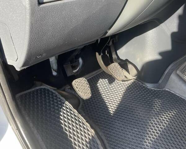 Мерседес Sprinter 2002 у Вінниці на Automoto.ua Білий Мерседес Sprinter, об'ємом двигуна 2.69 л та пробігом 468 тис. км за 16900 $, фото 9 на Automoto.ua