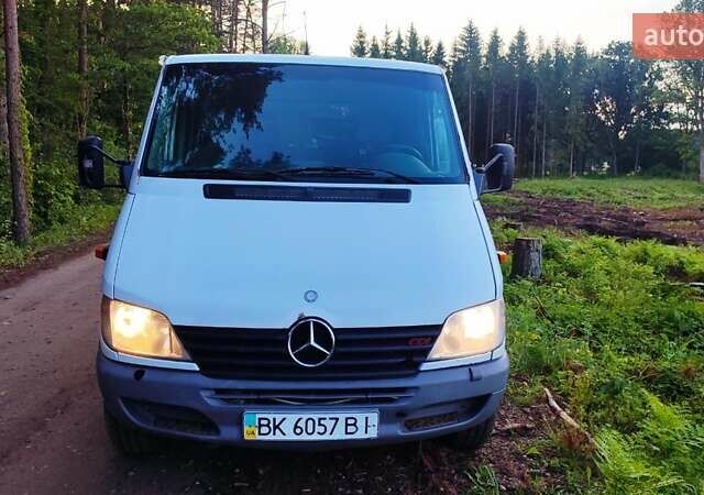 Белый Мерседес Sprinter, объемом двигателя 2.69 л и пробегом 550 тыс. км за 10800 $, фото 18 на Automoto.ua