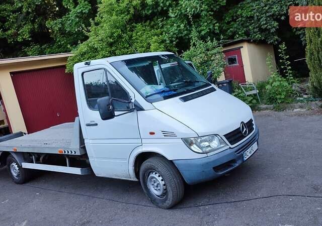 Белый Мерседес Sprinter, объемом двигателя 2.7 л и пробегом 805 тыс. км за 11000 $, фото 3 на Automoto.ua