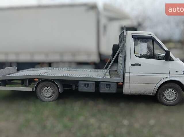 Белый Мерседес Sprinter, объемом двигателя 2.69 л и пробегом 433 тыс. км за 8250 $, фото 2 на Automoto.ua