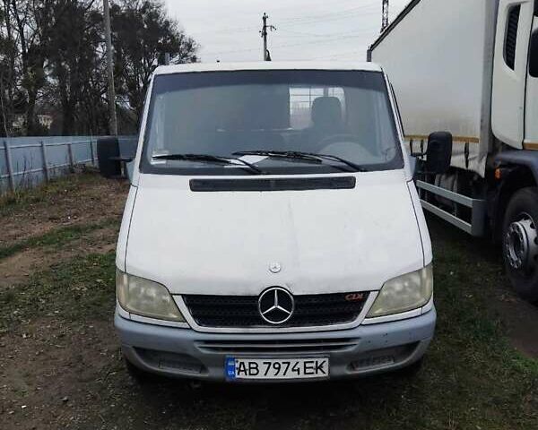 Белый Мерседес Sprinter, объемом двигателя 2.69 л и пробегом 433 тыс. км за 8250 $, фото 1 на Automoto.ua