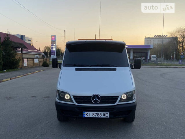 Белый Мерседес Sprinter, объемом двигателя 2.2 л и пробегом 300 тыс. км за 16800 $, фото 2 на Automoto.ua