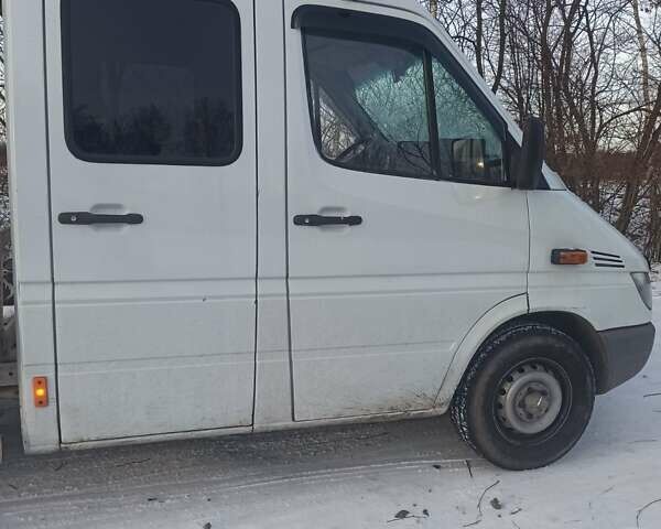 Белый Мерседес Sprinter, объемом двигателя 2.1 л и пробегом 413 тыс. км за 10300 $, фото 3 на Automoto.ua