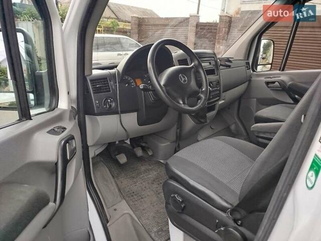 Белый Мерседес Sprinter, объемом двигателя 2.2 л и пробегом 340 тыс. км за 18100 $, фото 6 на Automoto.ua