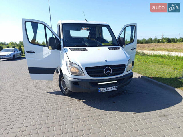 Белый Мерседес Sprinter, объемом двигателя 2.14 л и пробегом 350 тыс. км за 15700 $, фото 1 на Automoto.ua