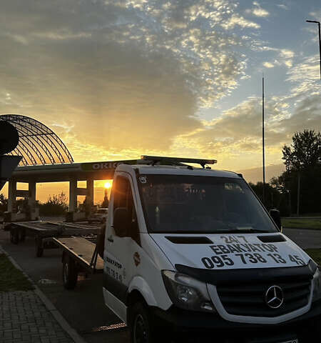 Белый Мерседес Sprinter, объемом двигателя 2.14 л и пробегом 563 тыс. км за 20000 $, фото 4 на Automoto.ua