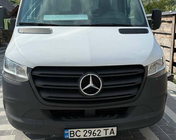 Белый Мерседес Sprinter, объемом двигателя 2.2 л и пробегом 346 тыс. км за 29000 $, фото 2 на Automoto.ua