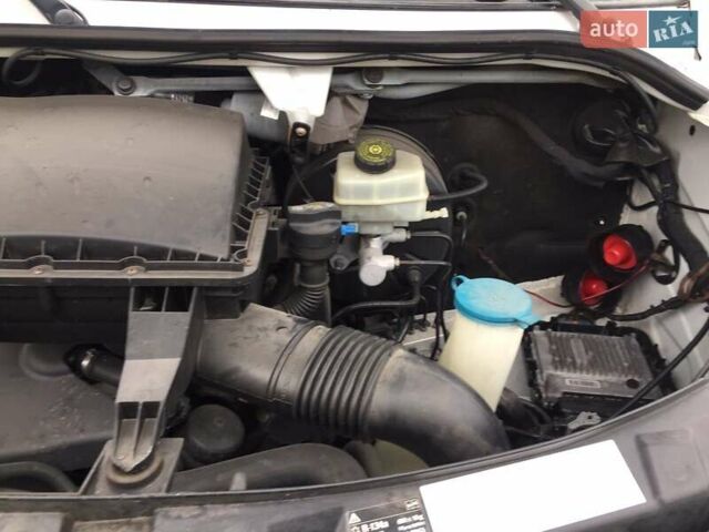 Белый Мерседес Sprinter, объемом двигателя 0 л и пробегом 299 тыс. км за 24500 $, фото 3 на Automoto.ua