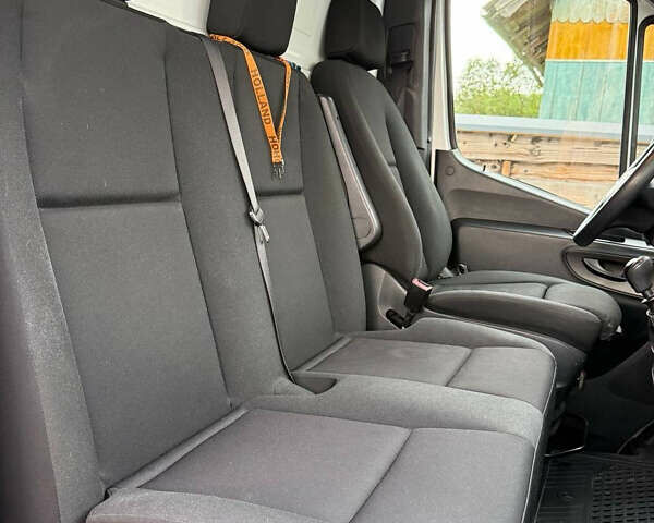 Белый Мерседес Sprinter, объемом двигателя 2.2 л и пробегом 346 тыс. км за 29000 $, фото 12 на Automoto.ua