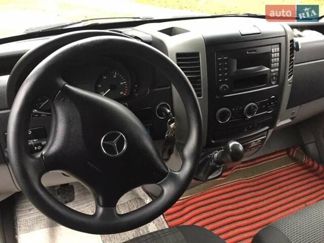 Белый Мерседес Sprinter, объемом двигателя 0 л и пробегом 299 тыс. км за 24500 $, фото 2 на Automoto.ua