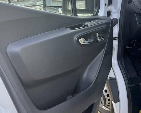 Белый Мерседес Sprinter, объемом двигателя 3 л и пробегом 15 тыс. км за 47700 $, фото 12 на Automoto.ua