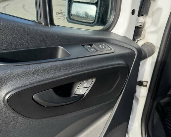 Белый Мерседес Sprinter, объемом двигателя 2.99 л и пробегом 127 тыс. км за 60500 $, фото 16 на Automoto.ua
